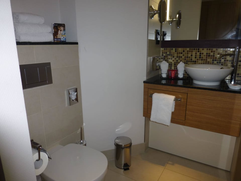 Gepflegtes Badezimmer Leonardo Hotel Völklingen Saarbrücken