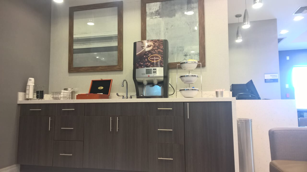 Restaurant Best Western Plus Gardena Inn & Suites