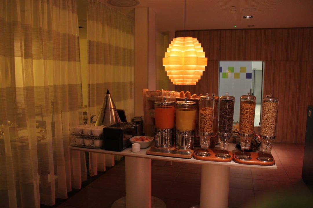 Frühstücksbuffet  Hotel Novotel Lausanne Bussigny