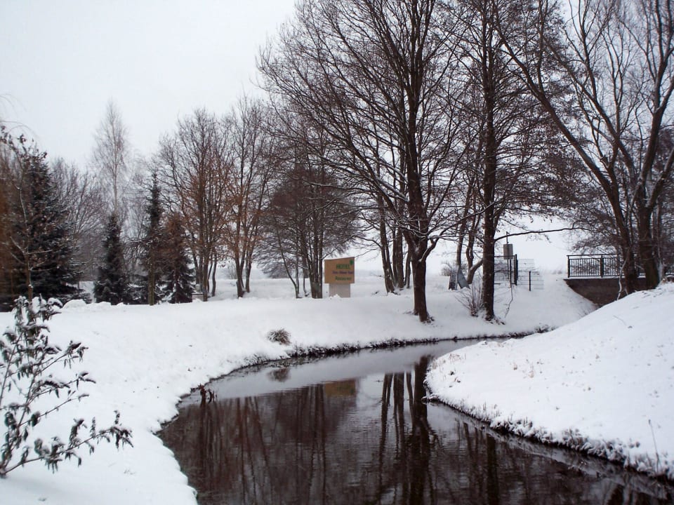 Parkanlage im Winterkleid Hotel Zum blauen Dach
