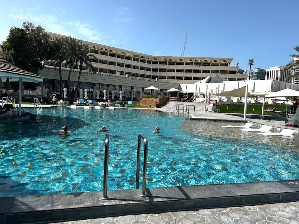 Pool Le Meridien Abu Dhabi Resort