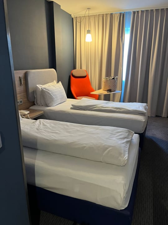 Zimmer Holiday Inn Express Frankfurt - Airport