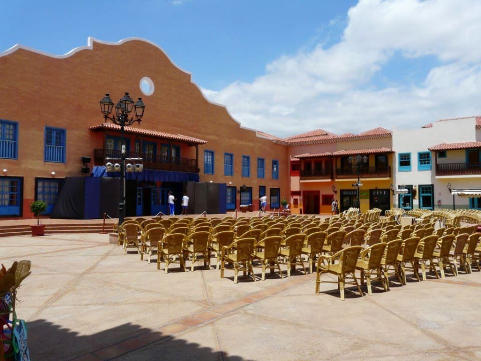 Piazza per spettacoli serali Bahia Principe Sunlight Costa Adeje