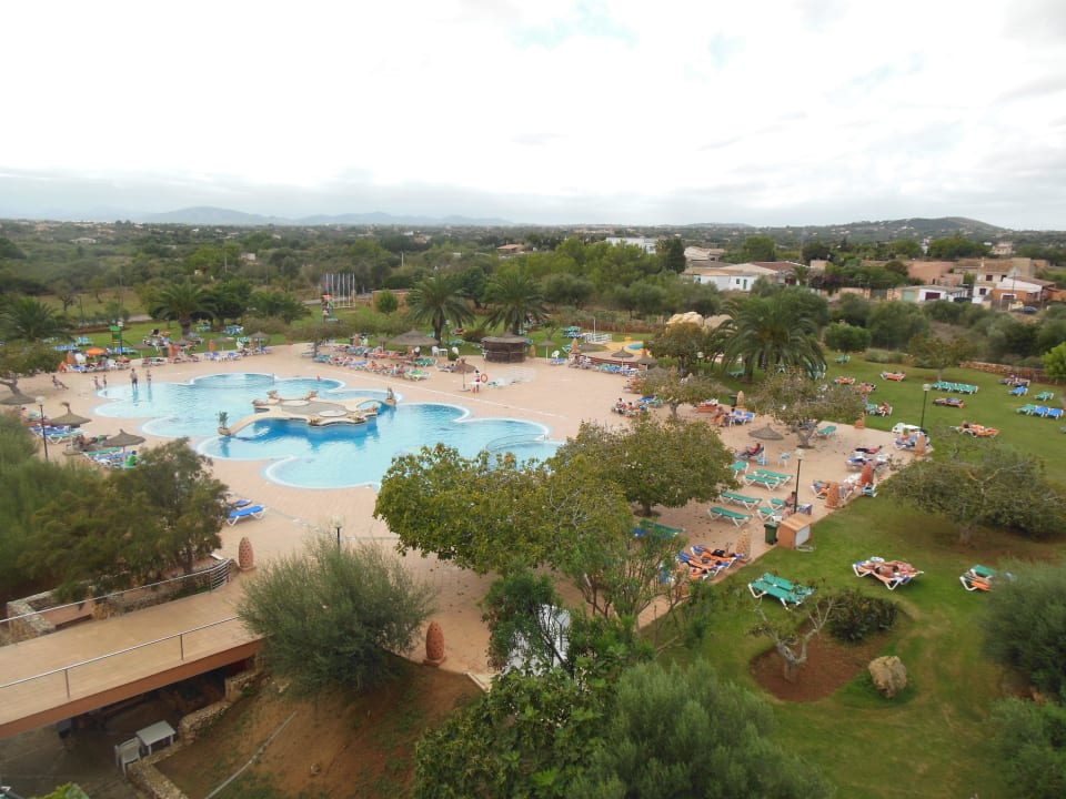 Pool und Gartenanlage von oben Hotel Mariant Park