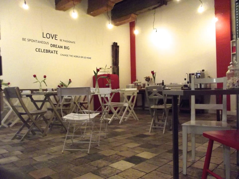 Breakfast room The Sixteen