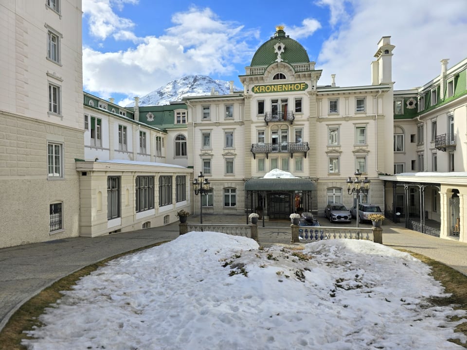 Außenansicht Grand Hotel Kronenhof Pontresina