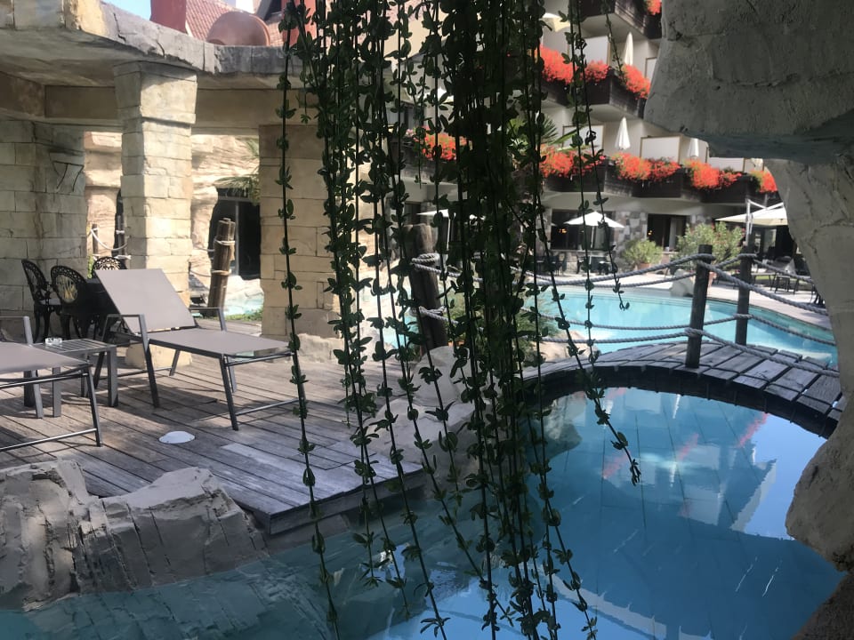 Pool Vier Jahreszeiten