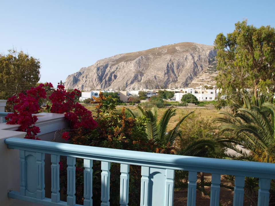 Blick von dem Balkon mit Terrasse Hotel Strogili