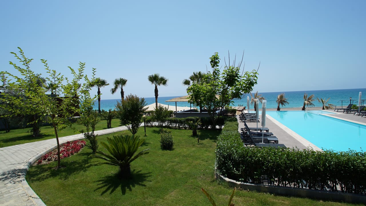 Gartenanlage Adora Calma Beach Hotel