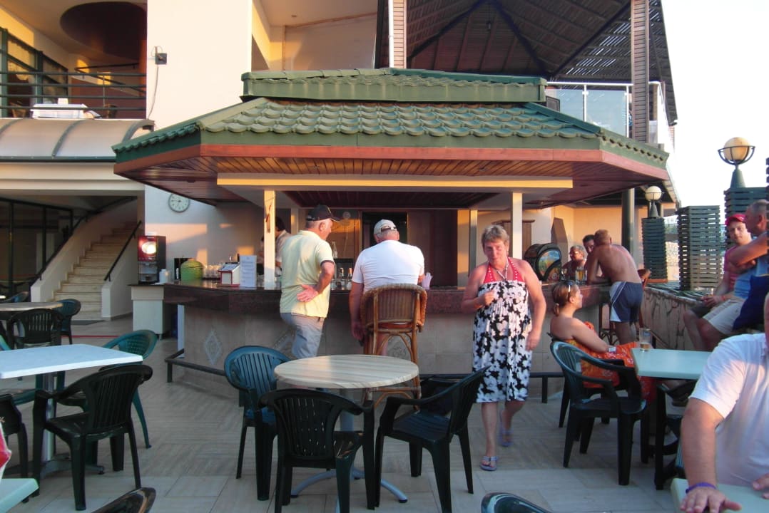 Außenbar an Strand und Pool Aska Hotel Just in Beach