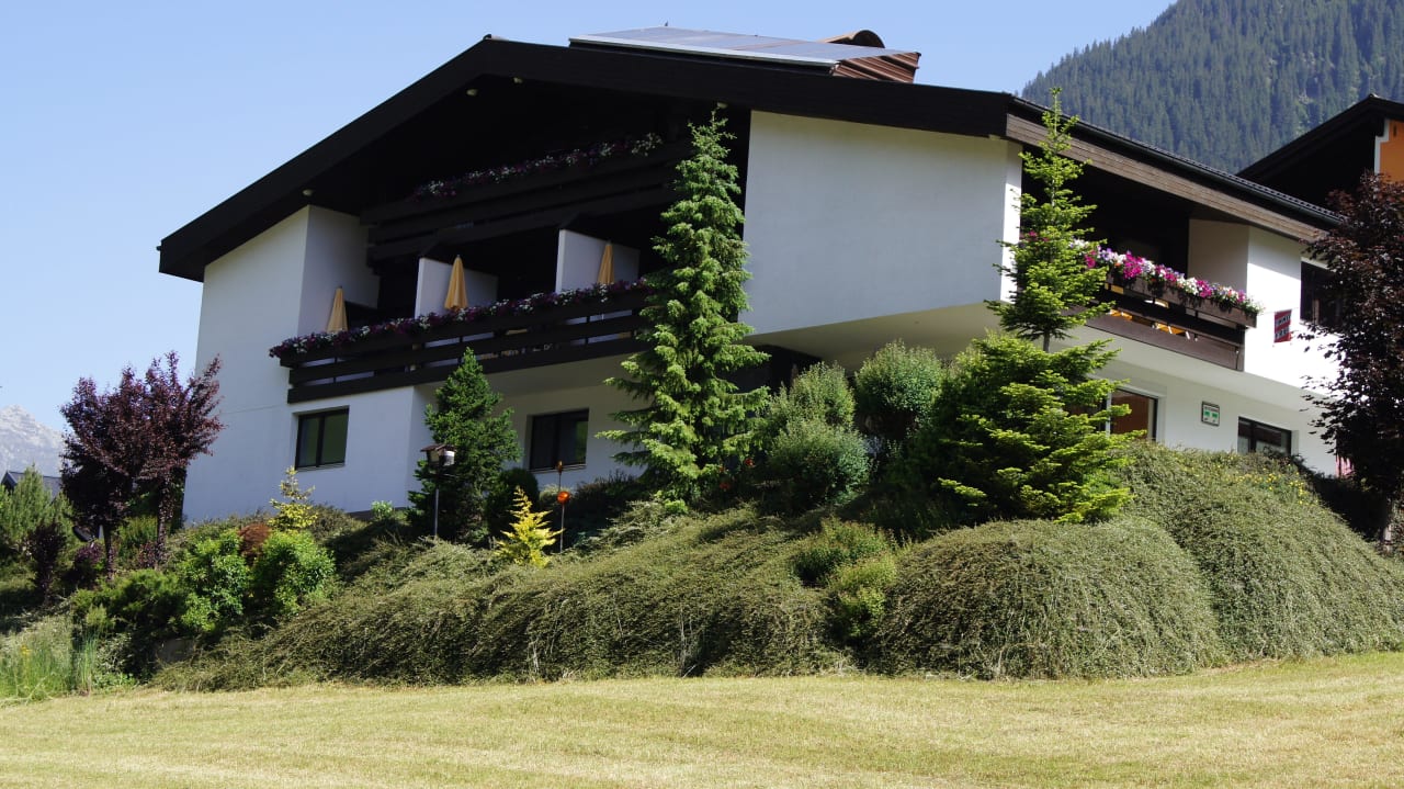 Die Pension mit Blick auf die Balkons Pension Willi