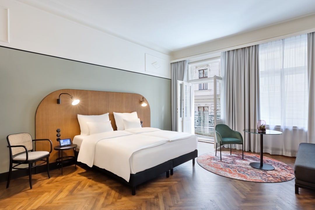 Zimmer Hotel Astoria Vienna, Curio Collection by Hilton