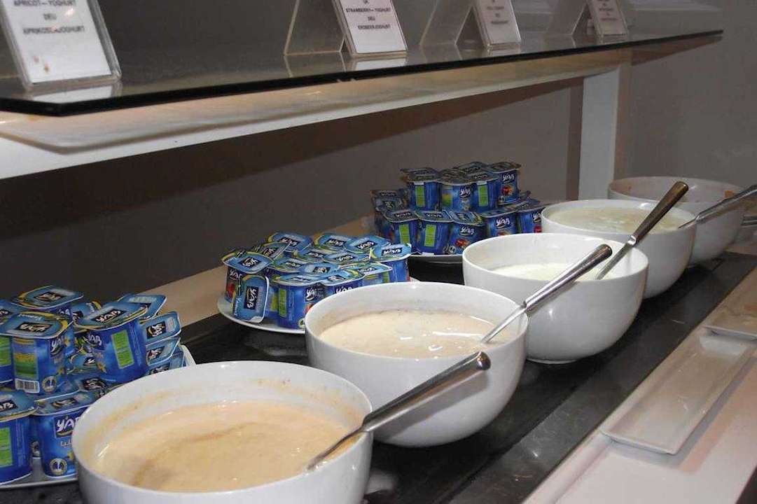 Verschiedene Joghurtvarianten The Orangers Beach Resort and Bungalows