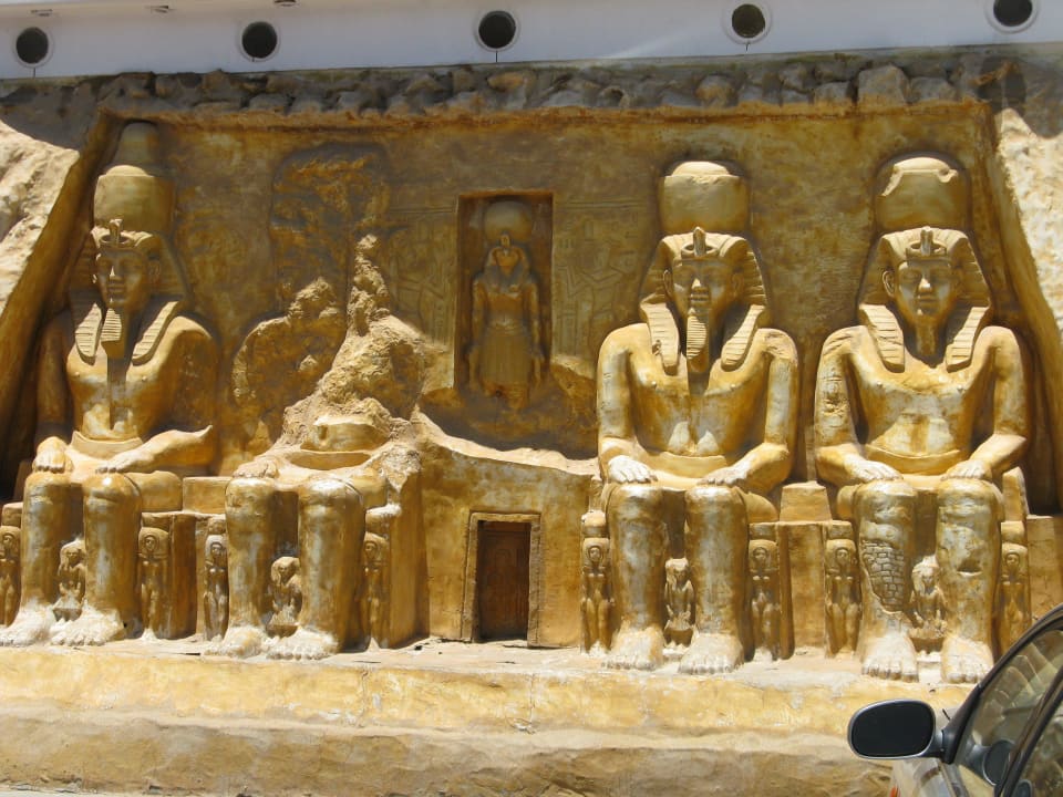 Direkt vor dem Eingang  findet man dies hier Mirage Bay Resort & Aqua Park