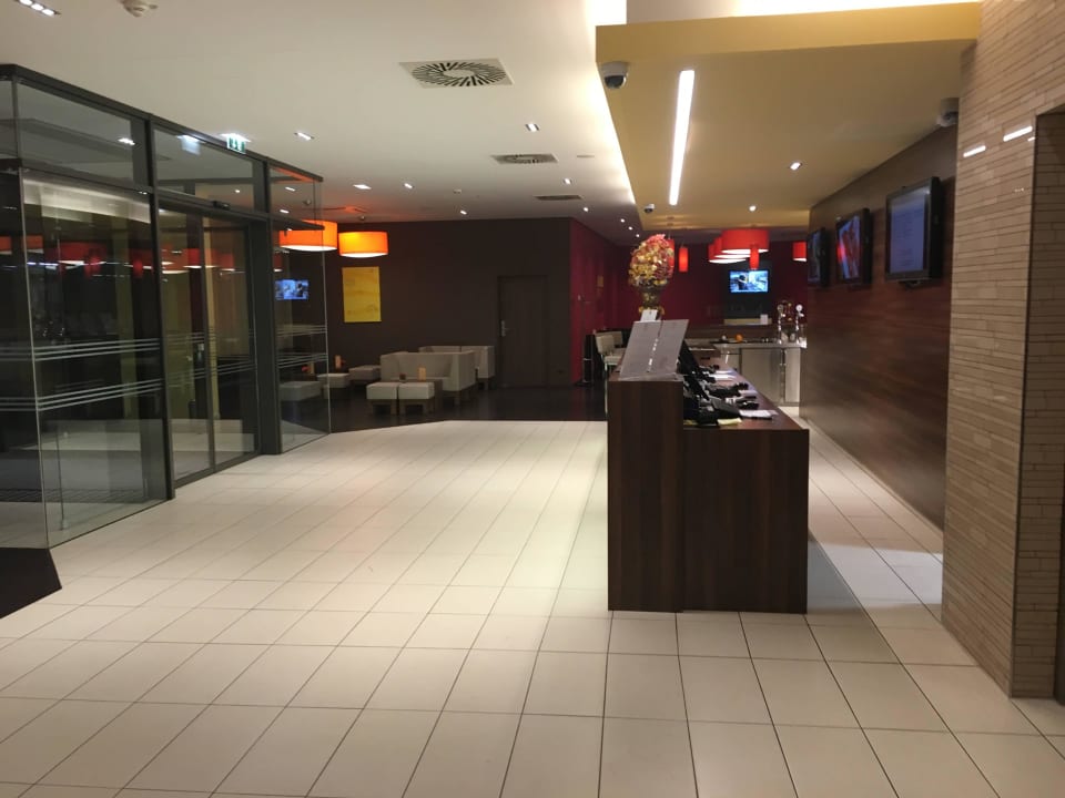 Eingang Leonardo Hotel Vienna Schönbrunn