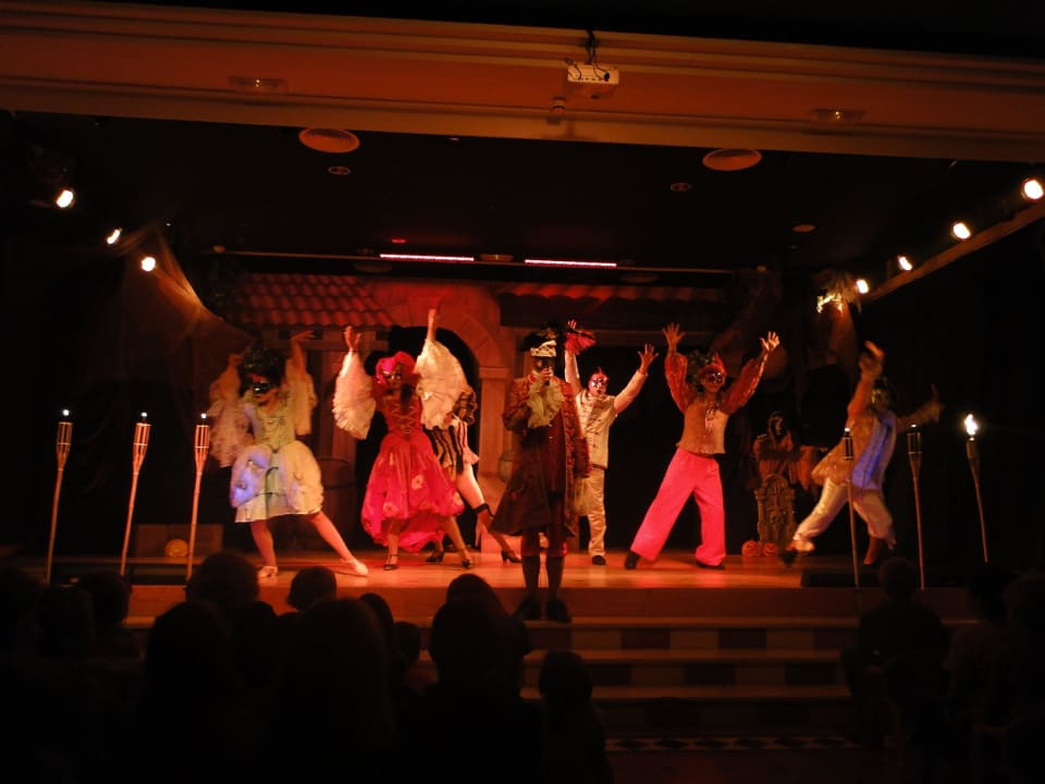 Horror Show an Halloween Hotel Riu Oliva Beach Resort