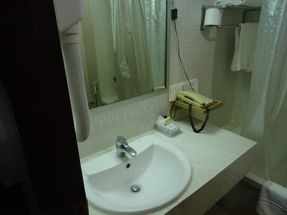 Dreckiges Bad Hotel Nana