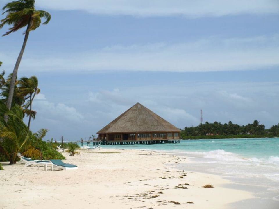 Strand im Westen  Meeru Maldives Resort Island