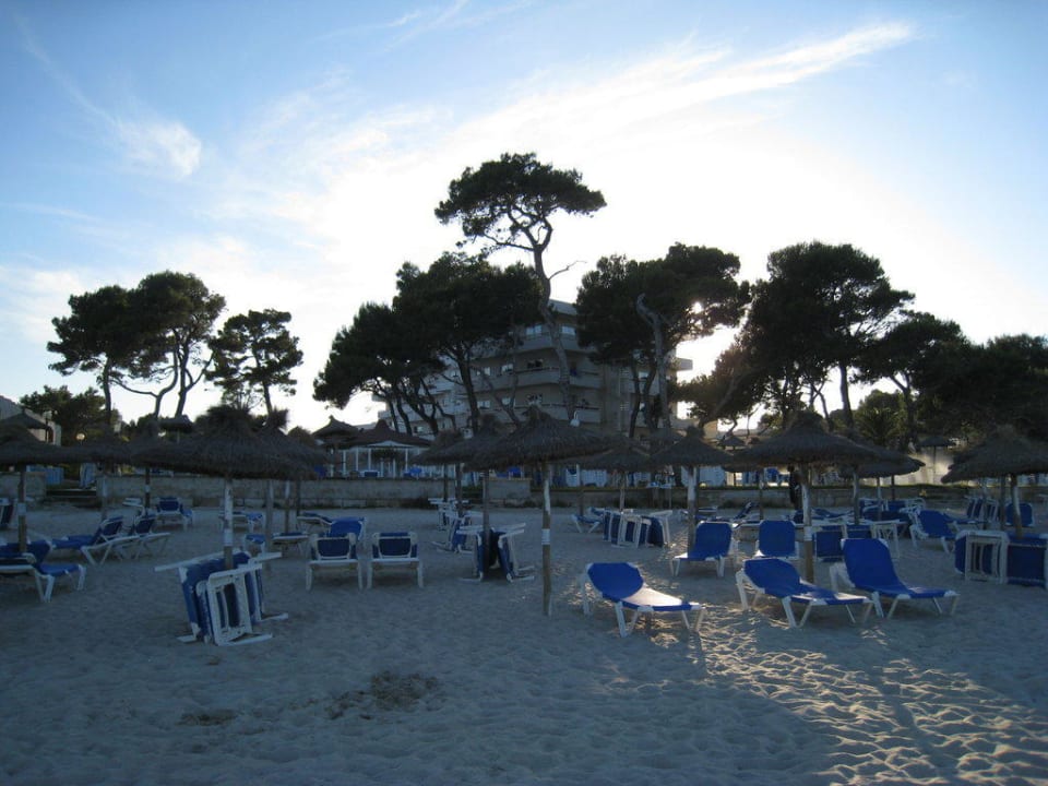 Blick vom Strand auf das Hotel Grupotel Los Principes & Spa