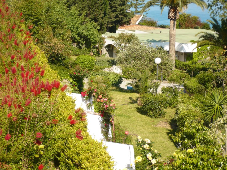 Gartenanlage abfallend zum Strand Aldiana Club Rocca Nettuno Calabria