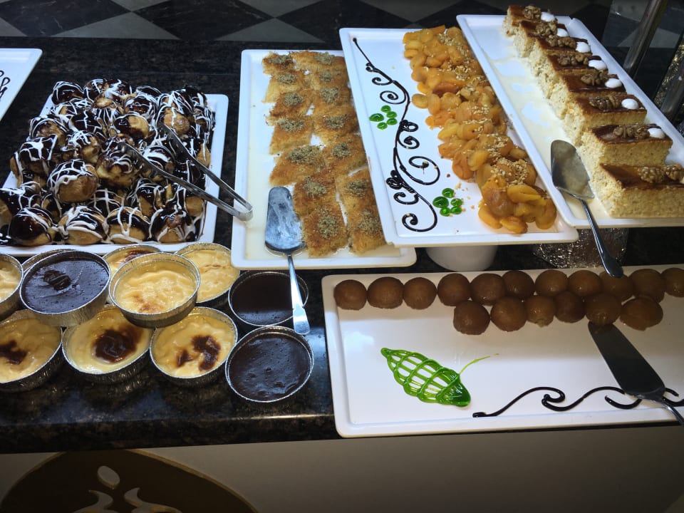Gastro Side Royal Paradise Hotel