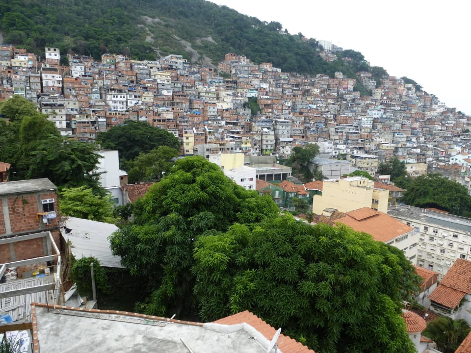 Blick von der Frühstücksterrasse Hotel Pousada Favela Cantagalo