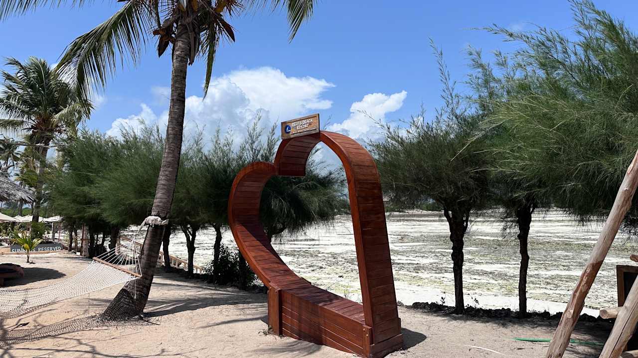 Strand Reef & Beach Resort