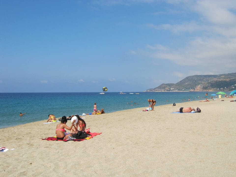 Morgens um 9:00 am Strand  Gardenia Hotel
