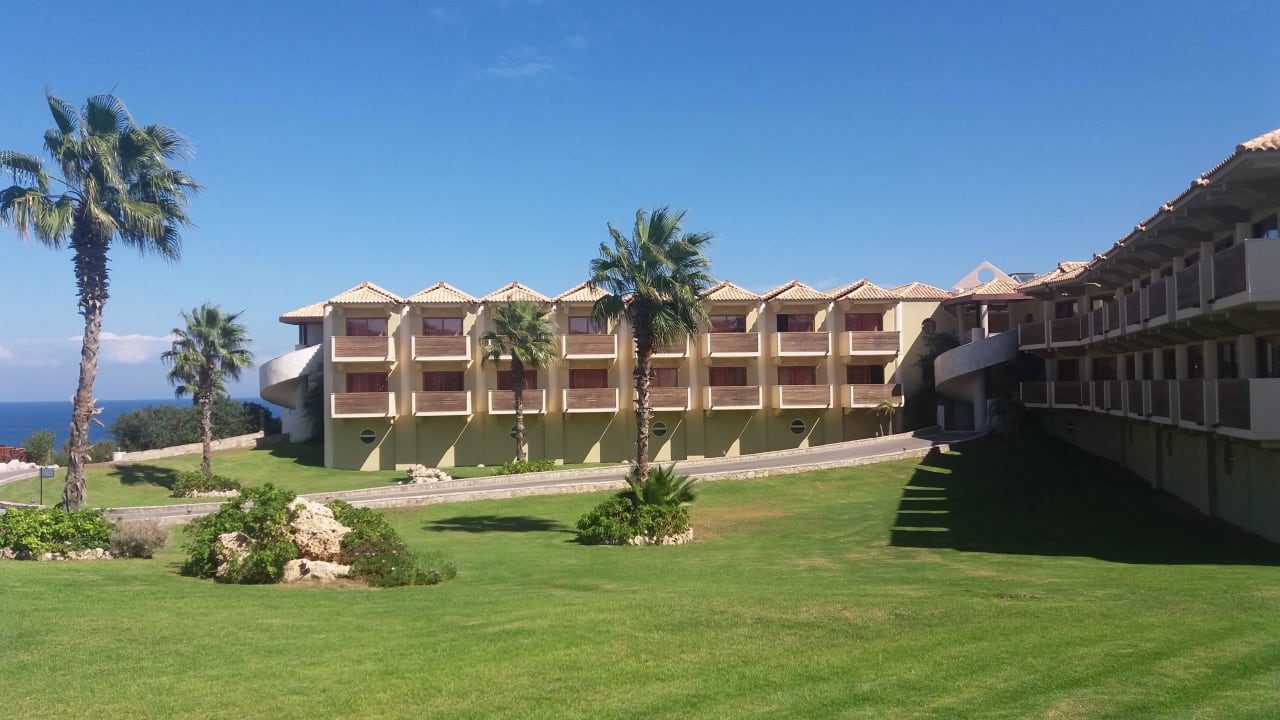 Hotelansicht im hinteren Teil Hotel Kalithea Horizon Royal