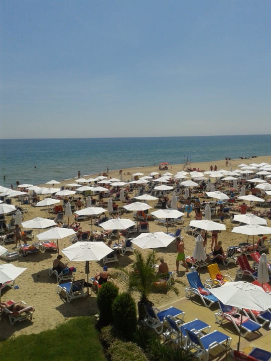 Kostenlose Liegen und Schirme Sol Luna Bay