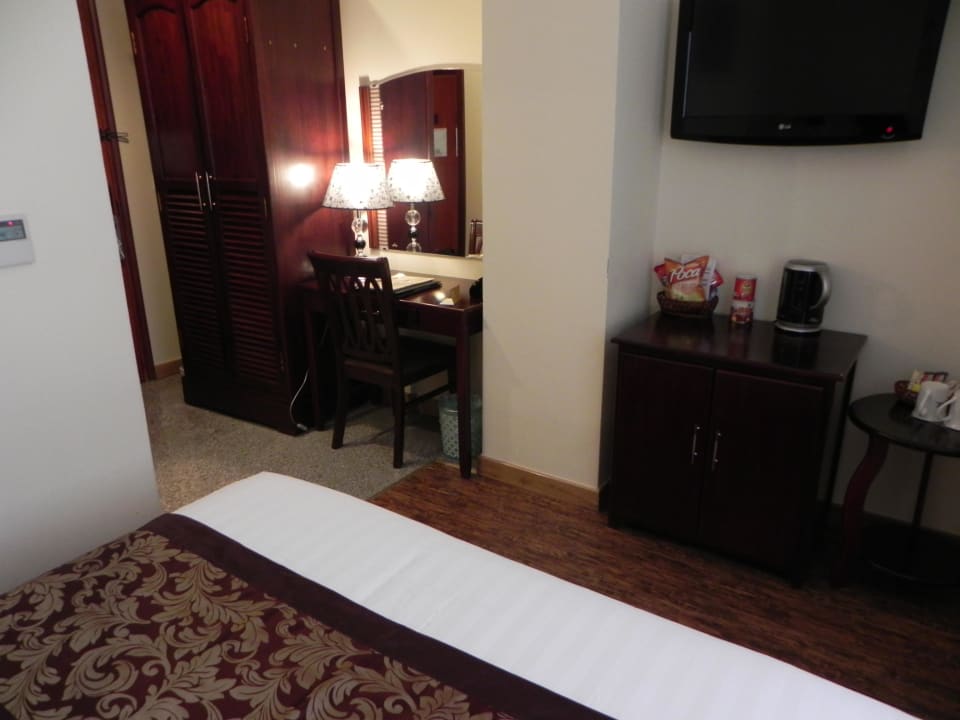 Zimmer und Vorraum Hotel Golden Central Saigon