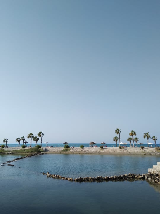 Strand The Cove Rotana Resort