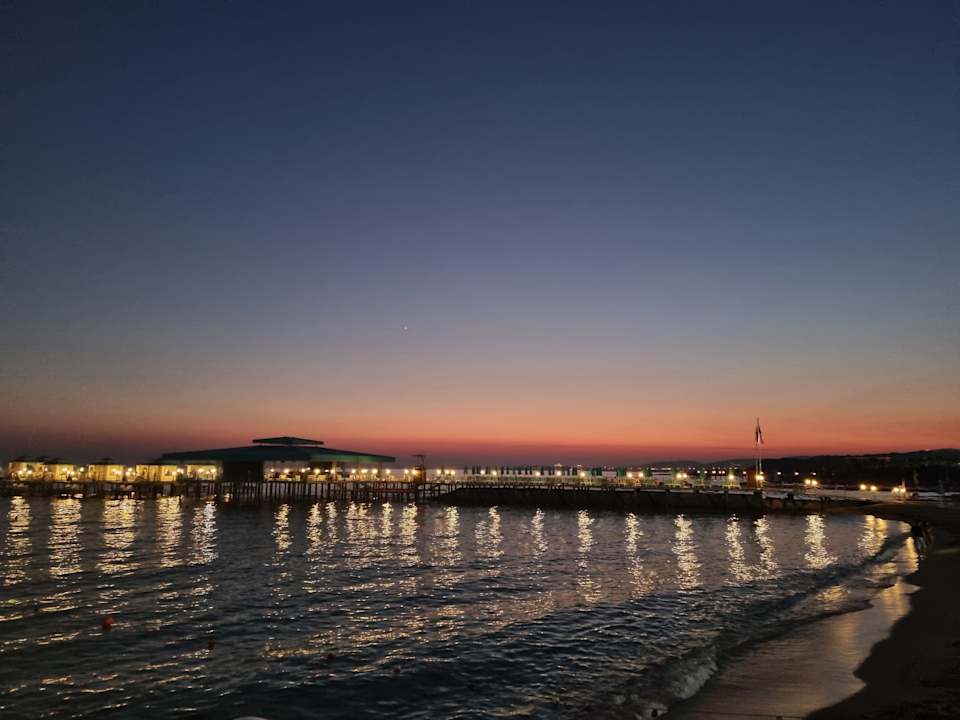 Strand Azura Deluxe Resort & Spa Hotel