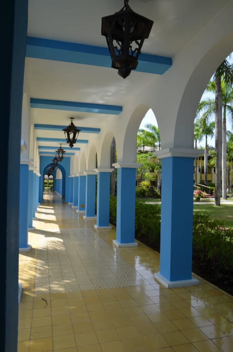 Säulengang Iberostar Waves Costa Dorada