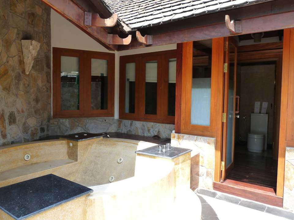 Privater Whirlpool auf der Terrasse Aureum Palace Hotels & Resorts Ngapali