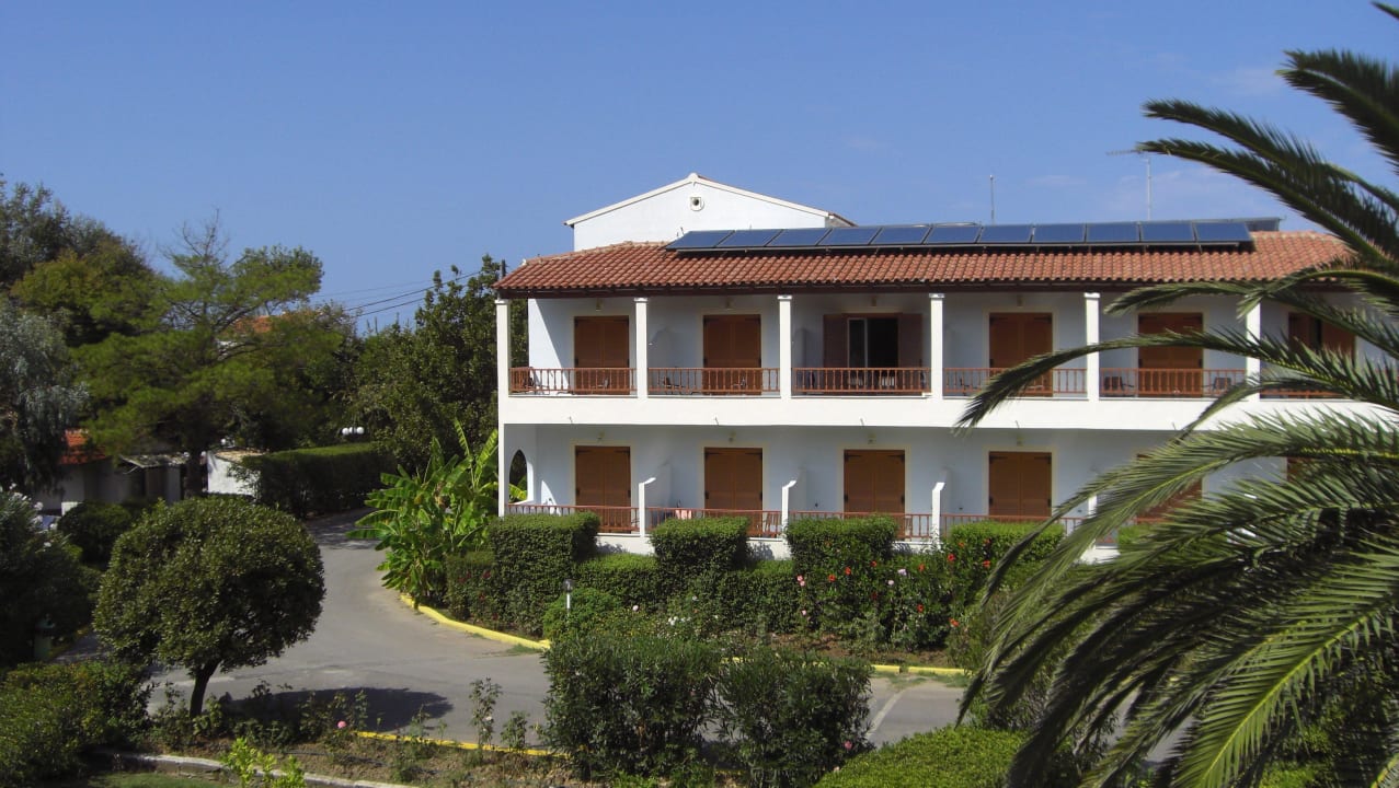 Es grünt so grün Acharavi Beach Hotel