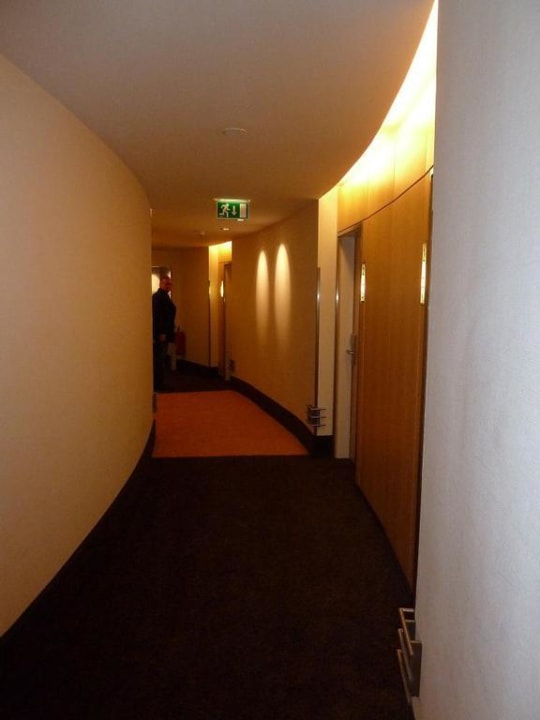 Gang zu den Zimmern Hotel Dorint an der Messe Köln