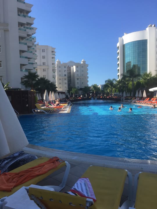 Pool Wyndham Garden Lara