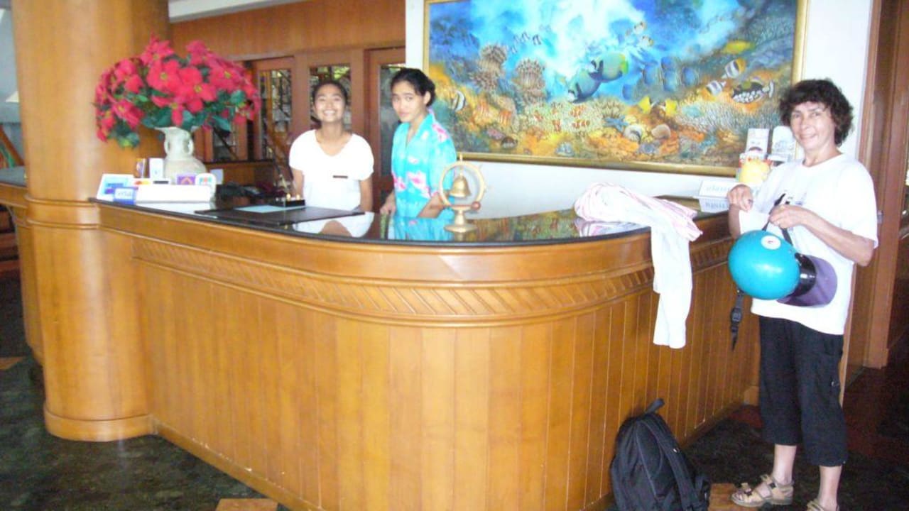 Die Engel an der Rezeption The Khanom Golden Beach Hotel