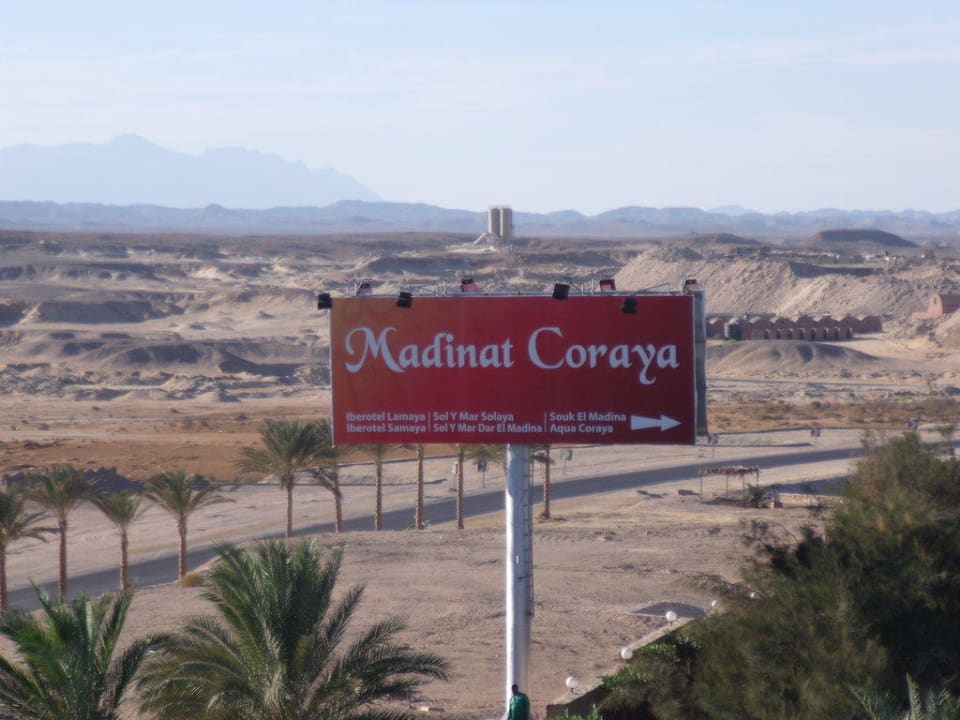 Wüste vor dem Hotel Jaz Dar EL Madina