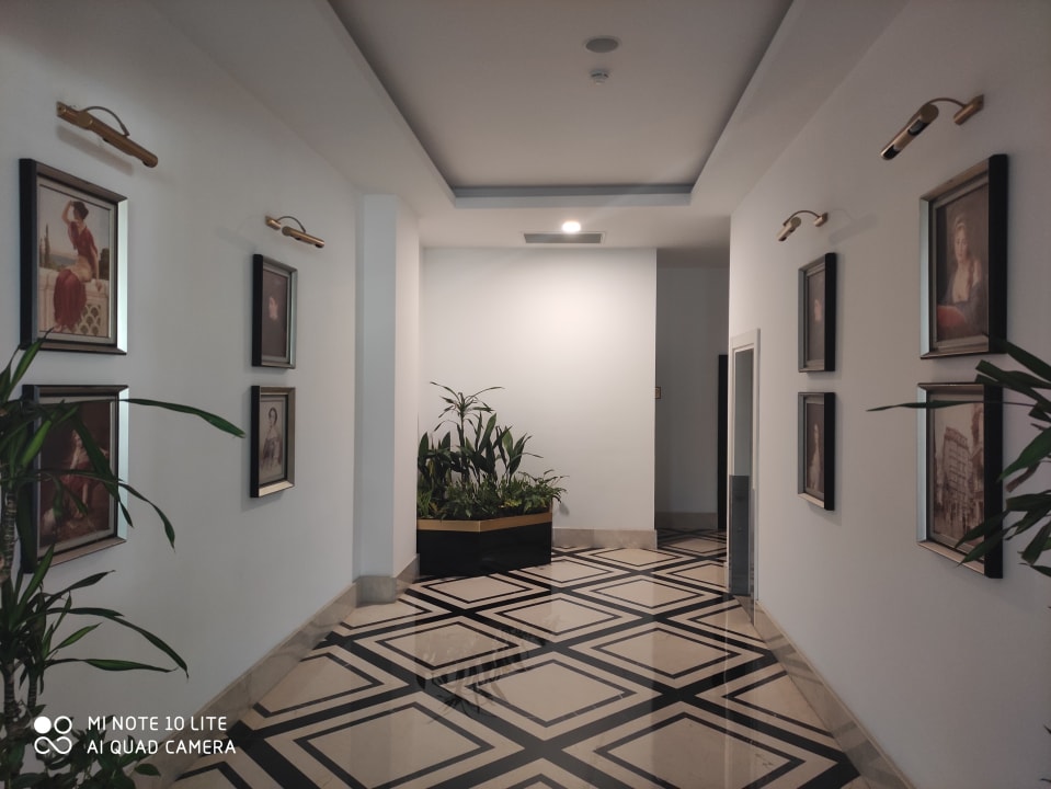 Lobby Mary Hotel Side