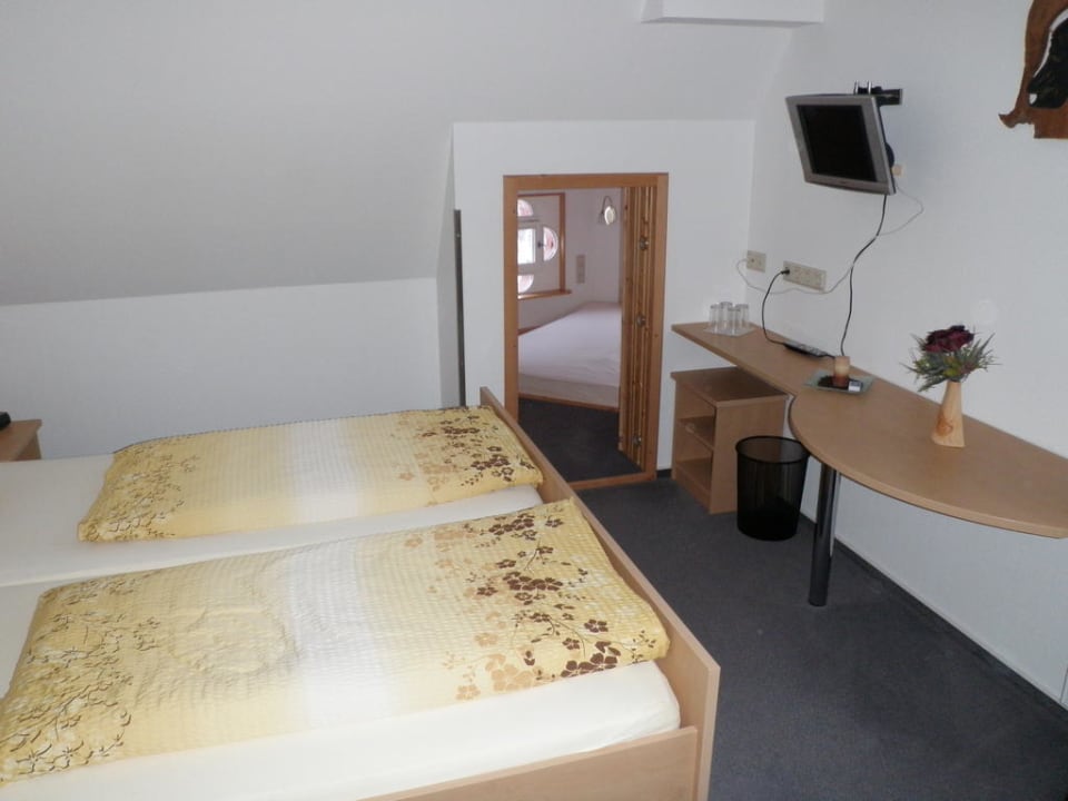 Zimmeransicht mit Blick auf den Erkrt Waldgasthof Steinerne Renne