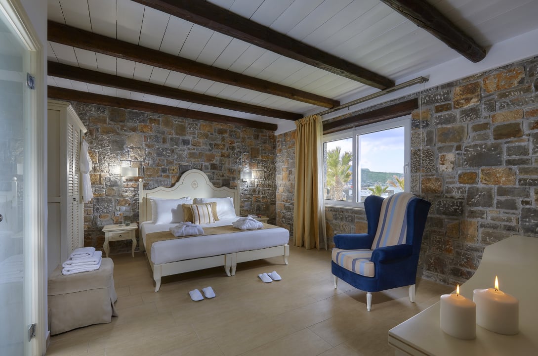 Zimmer Alexander Beach Hotel & Village Resort