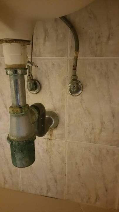 Schmutz und Dreck, wo man auch hinschaut. Hotel Erma