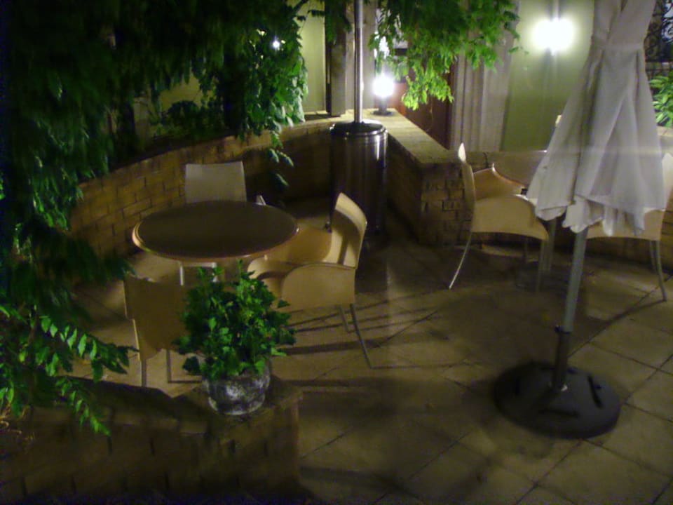 Innenhof Park Plaza Budapest