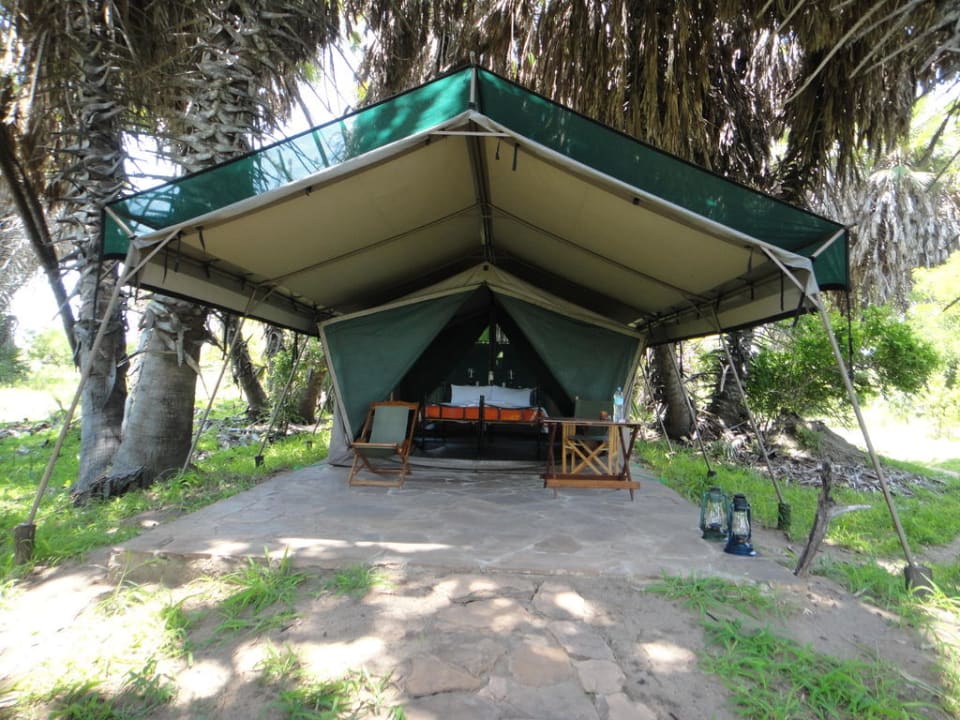 Zelt mit Vorplatz Lake Manze Camp Selous