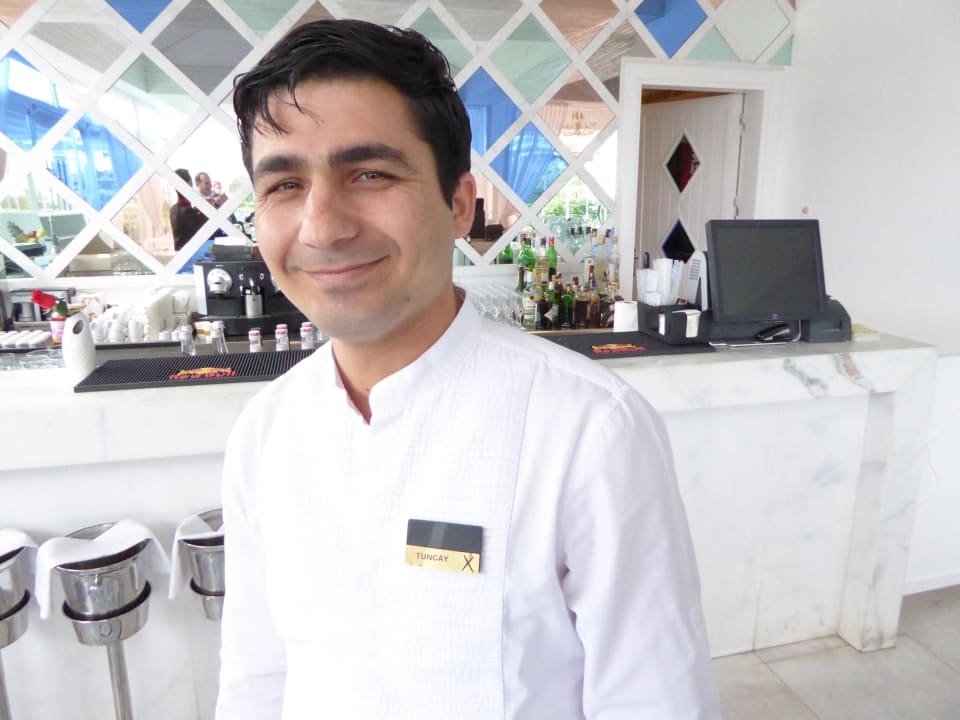 Tuncay der Barkeeper im Ocean Maxx Royal Belek Golf Resort