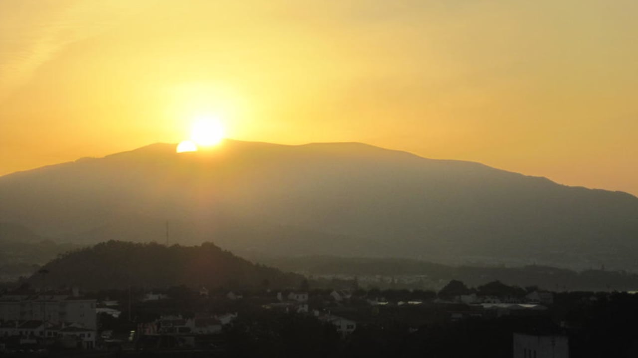 Sonnenaufgang aus Zimmer 400 VIP Executive Azores Hotel