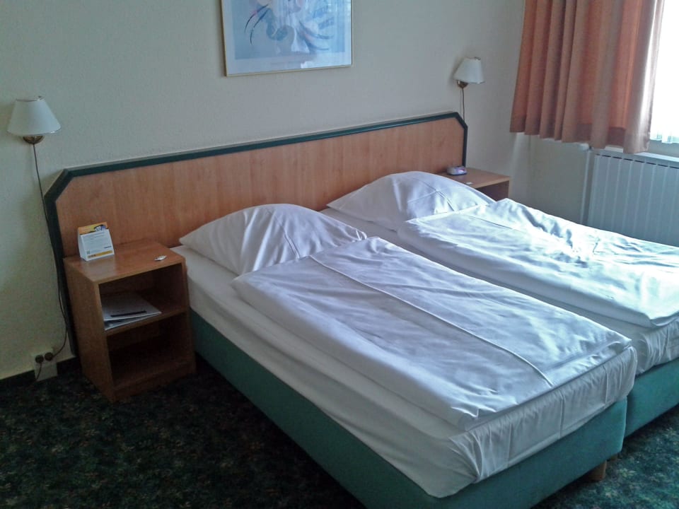 Doppelbett (bei Ankunft) Hotel Berlin Lichtenberg