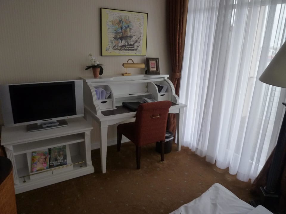 Der Sekretär  Hotel Yachthafenresidenz Hohe Düne